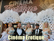 LoveScout24 lädt Singles ins „Cinéma Erotique“ mit Manuel Cortez und Blonde Bombshell Burlesque Glamouröser Abend für Singles in französischem Chic und 20er-Jahre-Flair / Sinnlich-erotische Filme, Live-Burlesque-Show und Chansons von Sängerin Dany Tollemer / Exklusives Event zum Valentinstag 2017  (©Foto: Martin Schmitz)